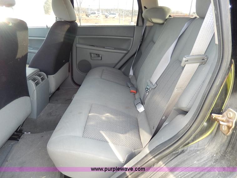 image for item I9355 2006 Jeep Grand Cherokee Laredo SUV