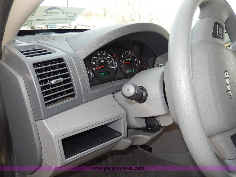 image for item I9355 2006 Jeep Grand Cherokee Laredo SUV