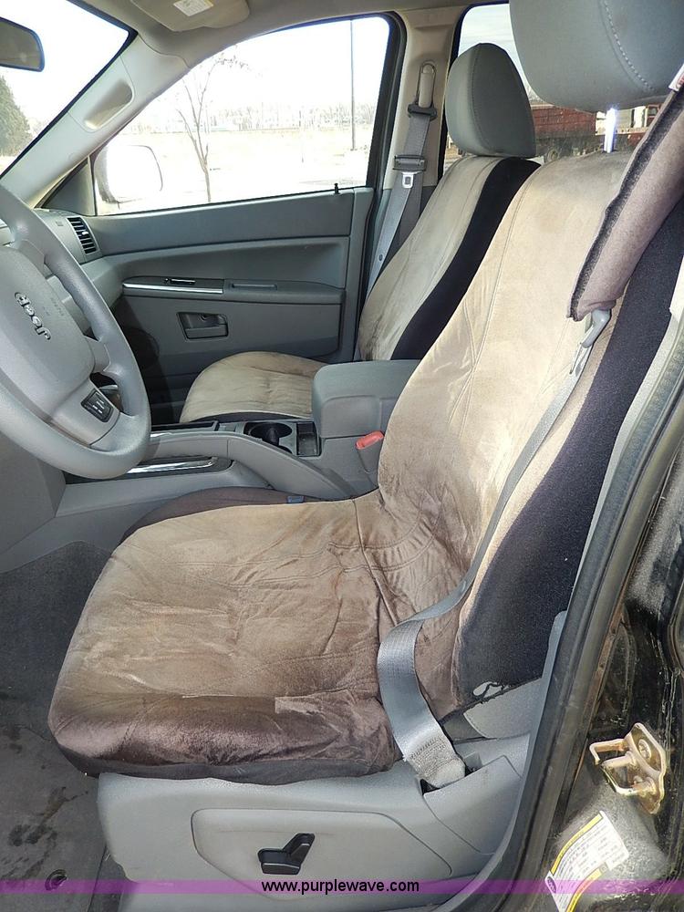 image for item I9355 2006 Jeep Grand Cherokee Laredo SUV