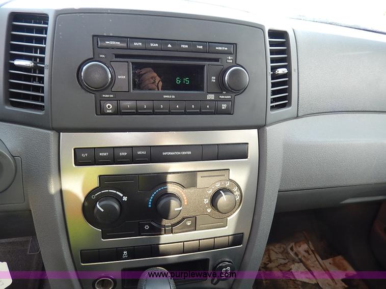 image for item I9355 2006 Jeep Grand Cherokee Laredo SUV