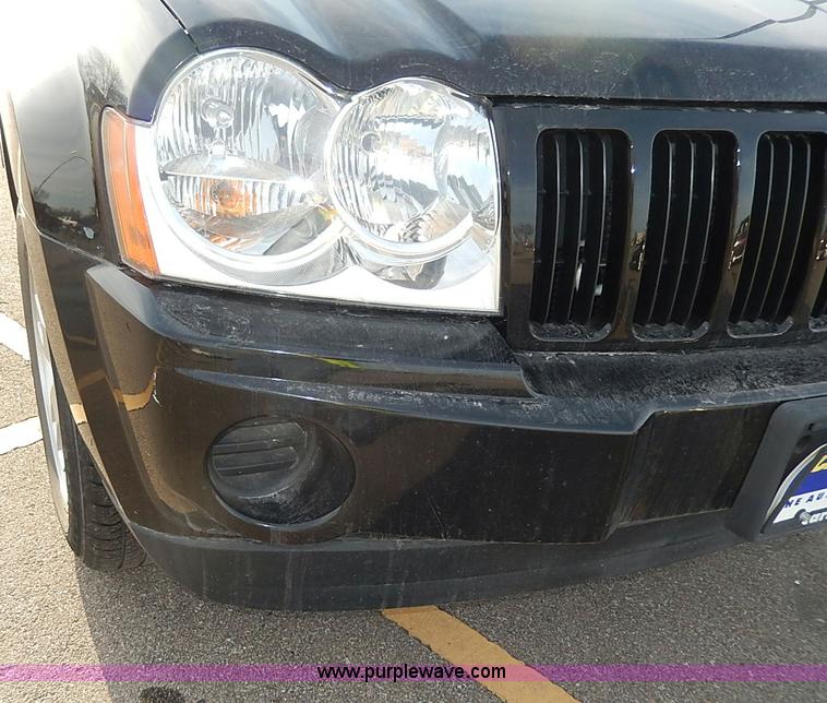 image for item I9355 2006 Jeep Grand Cherokee Laredo SUV