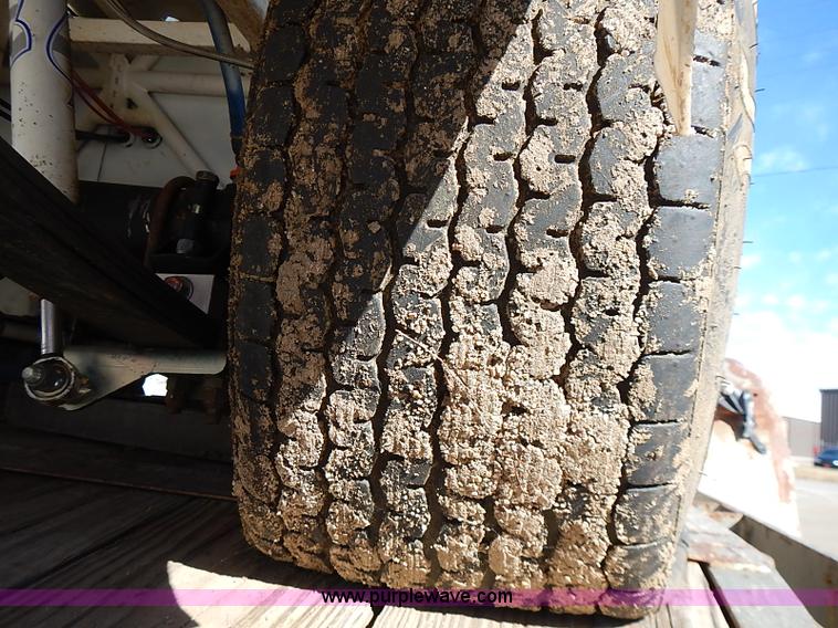 image for item I9394 Race car and trailer