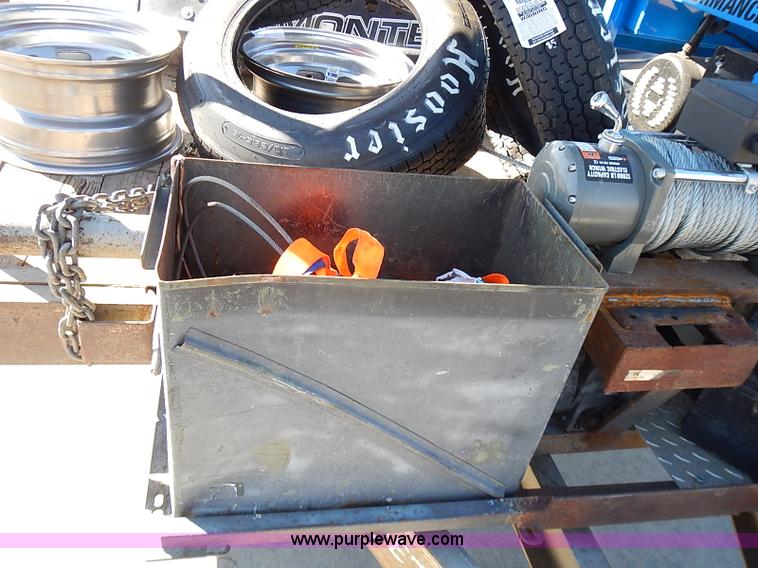 image for item I9394 Race car and trailer