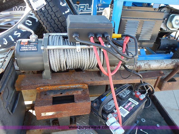 image for item I9394 Race car and trailer