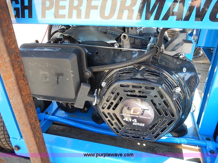 image for item I9394 Race car and trailer