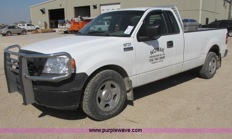 image for item I9749 2006 Ford F150 XL pickup truck