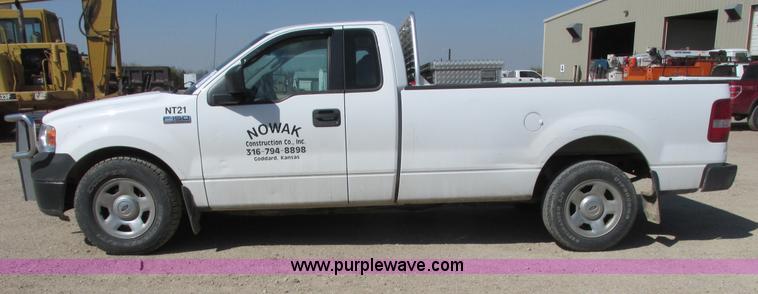 image for item I9749 2006 Ford F150 XL pickup truck