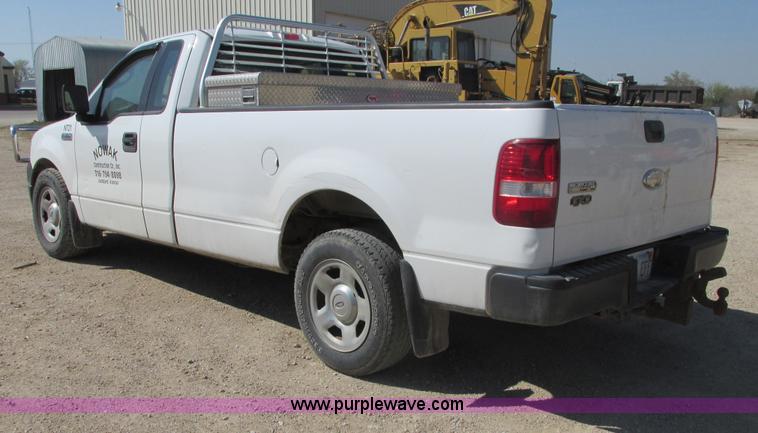 image for item I9749 2006 Ford F150 XL pickup truck