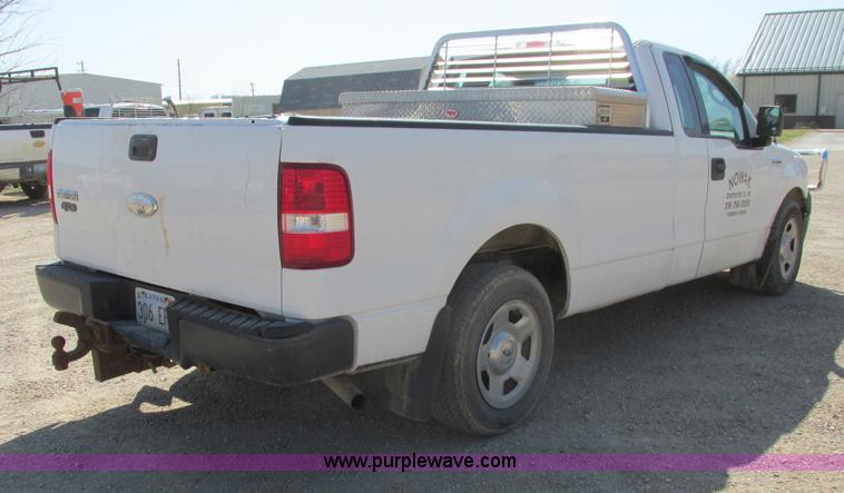 image for item I9749 2006 Ford F150 XL pickup truck