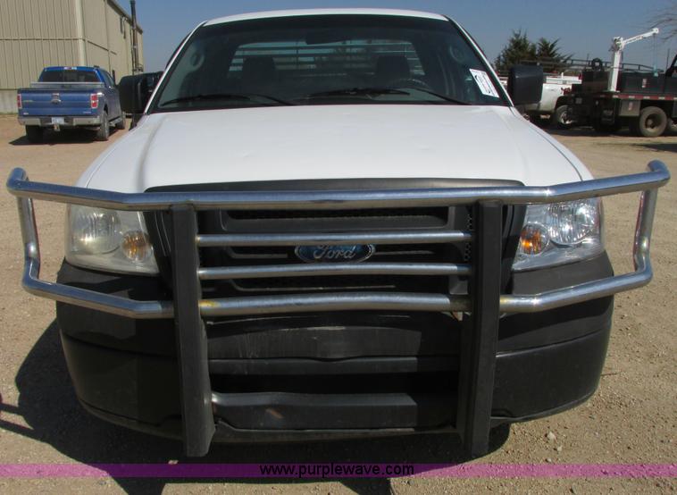 image for item I9749 2006 Ford F150 XL pickup truck