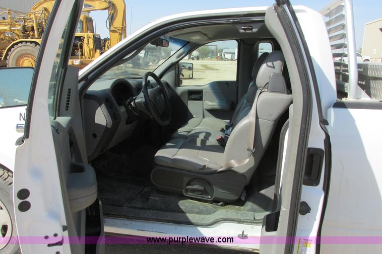 image for item I9749 2006 Ford F150 XL pickup truck