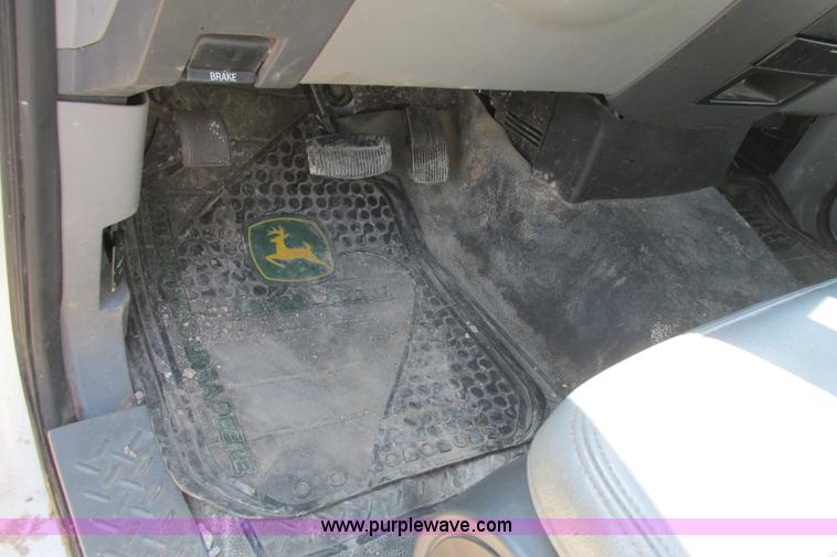 image for item I9749 2006 Ford F150 XL pickup truck