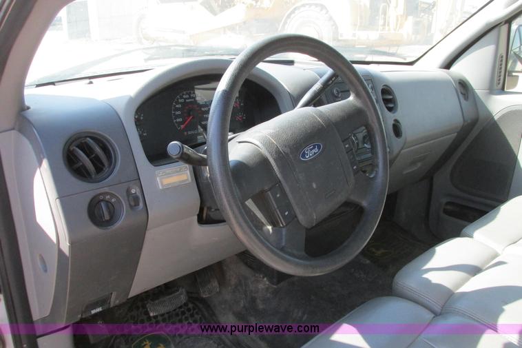 image for item I9749 2006 Ford F150 XL pickup truck