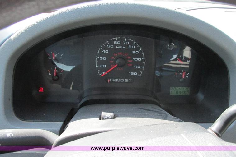 image for item I9749 2006 Ford F150 XL pickup truck