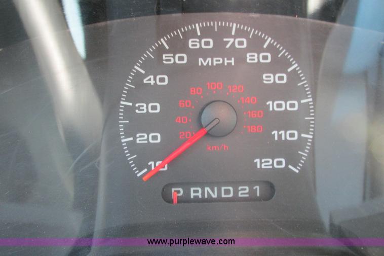 image for item I9749 2006 Ford F150 XL pickup truck