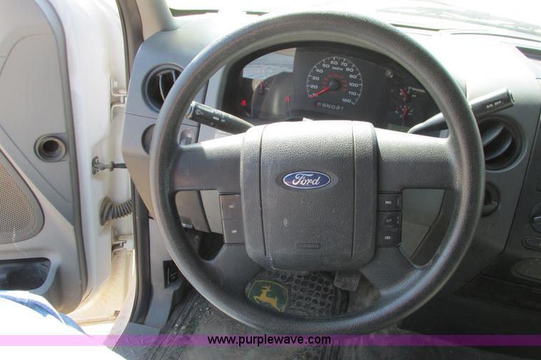 image for item I9749 2006 Ford F150 XL pickup truck