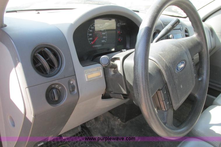 image for item I9749 2006 Ford F150 XL pickup truck