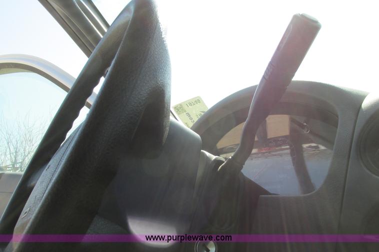 image for item I9749 2006 Ford F150 XL pickup truck