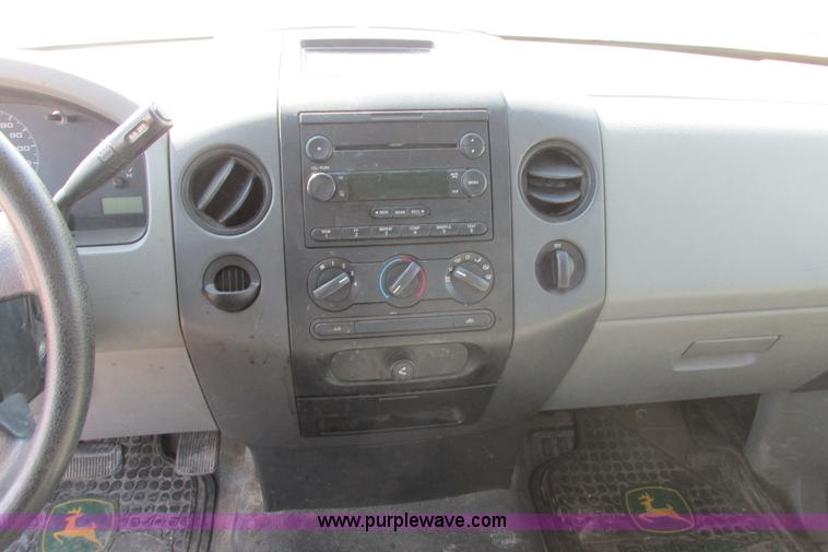 image for item I9749 2006 Ford F150 XL pickup truck