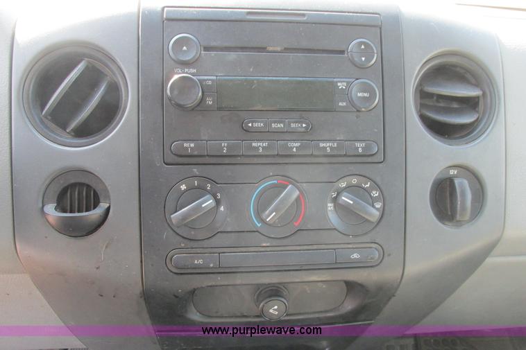 image for item I9749 2006 Ford F150 XL pickup truck