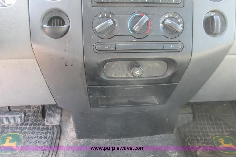 image for item I9749 2006 Ford F150 XL pickup truck