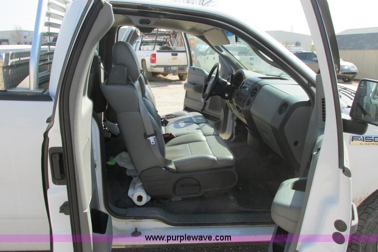 image for item I9749 2006 Ford F150 XL pickup truck