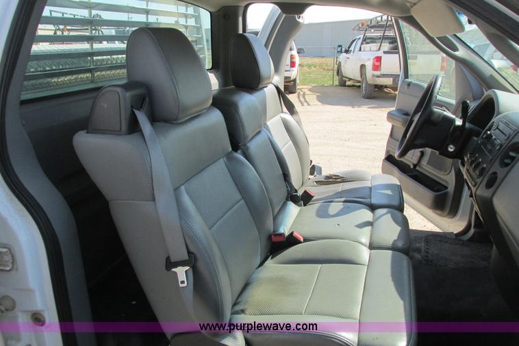 image for item I9749 2006 Ford F150 XL pickup truck