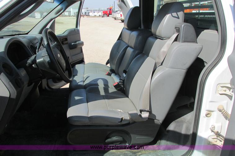 image for item I9749 2006 Ford F150 XL pickup truck