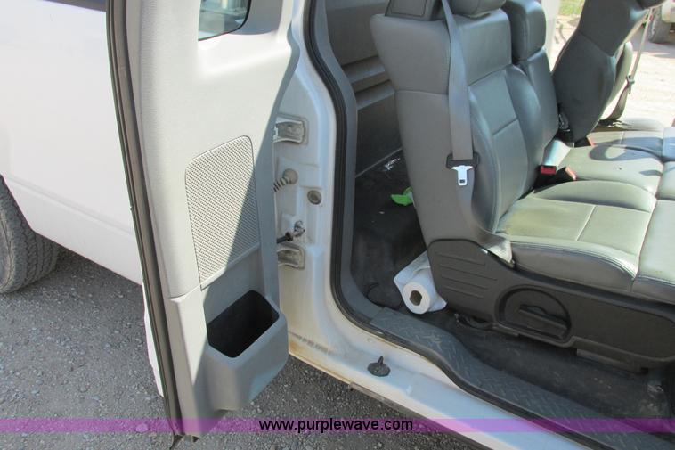 image for item I9749 2006 Ford F150 XL pickup truck