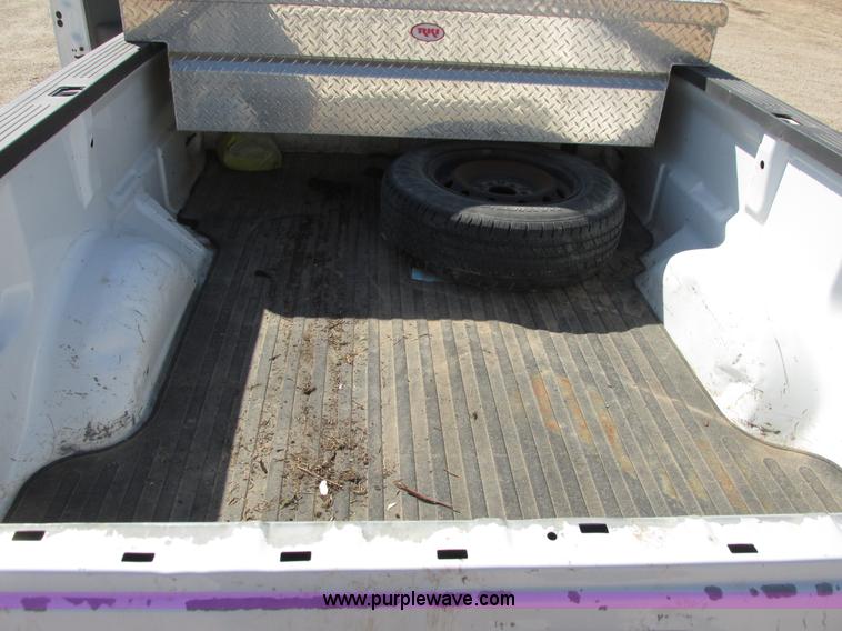 image for item I9749 2006 Ford F150 XL pickup truck