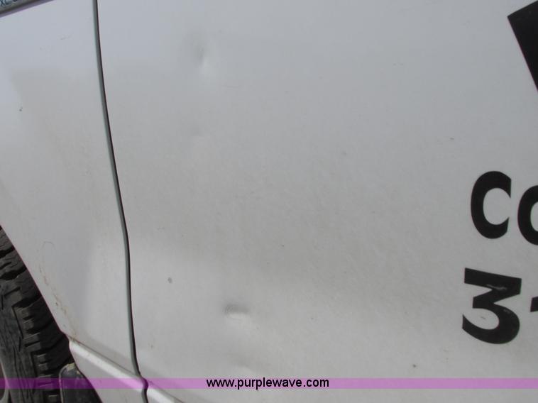 image for item I9749 2006 Ford F150 XL pickup truck