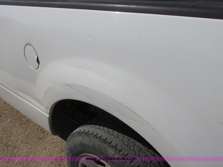 image for item I9749 2006 Ford F150 XL pickup truck