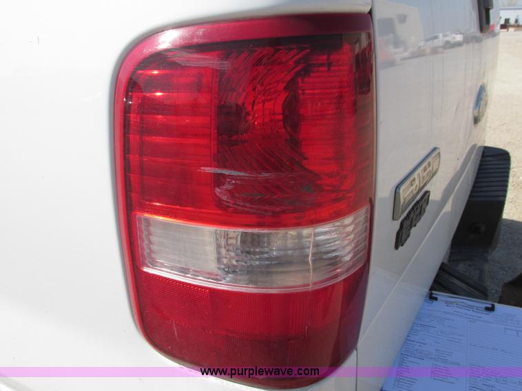 image for item I9749 2006 Ford F150 XL pickup truck
