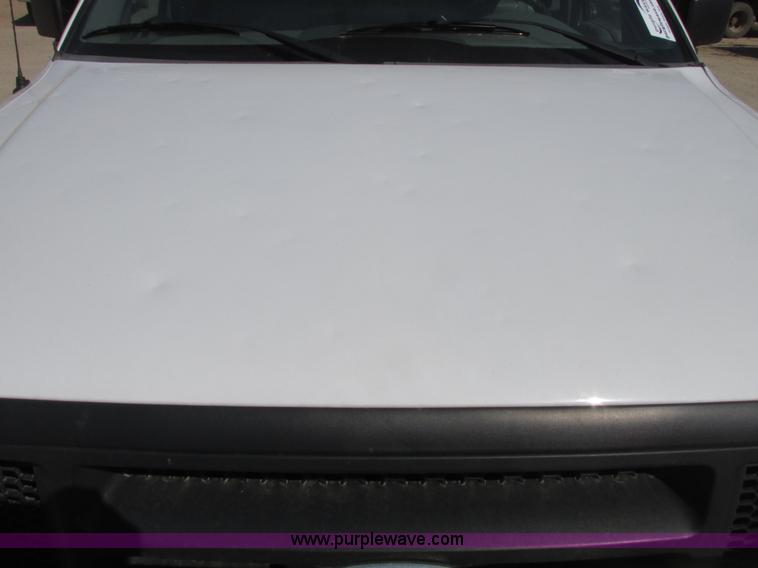 image for item I9749 2006 Ford F150 XL pickup truck