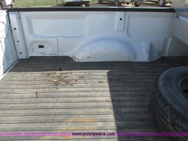 image for item I9749 2006 Ford F150 XL pickup truck