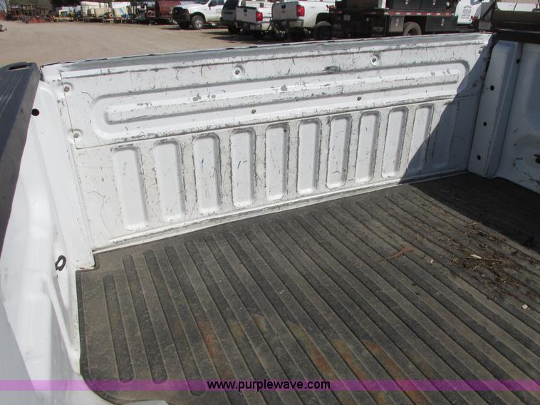 image for item I9749 2006 Ford F150 XL pickup truck