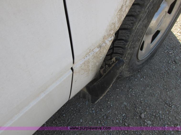 image for item I9749 2006 Ford F150 XL pickup truck