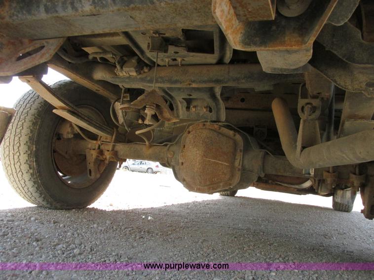 image for item I9749 2006 Ford F150 XL pickup truck