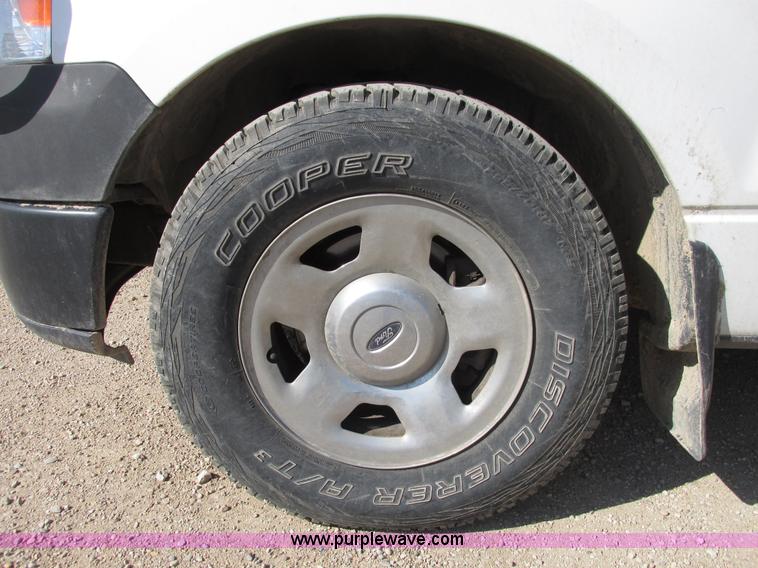 image for item I9749 2006 Ford F150 XL pickup truck