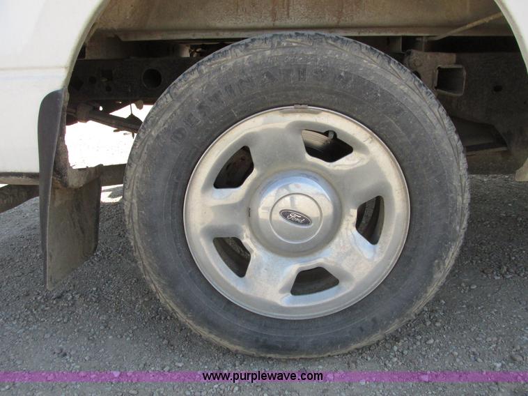 image for item I9749 2006 Ford F150 XL pickup truck