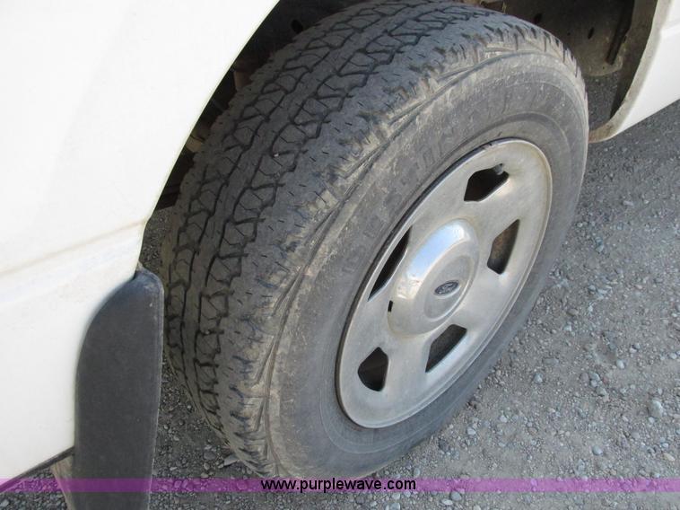 image for item I9749 2006 Ford F150 XL pickup truck