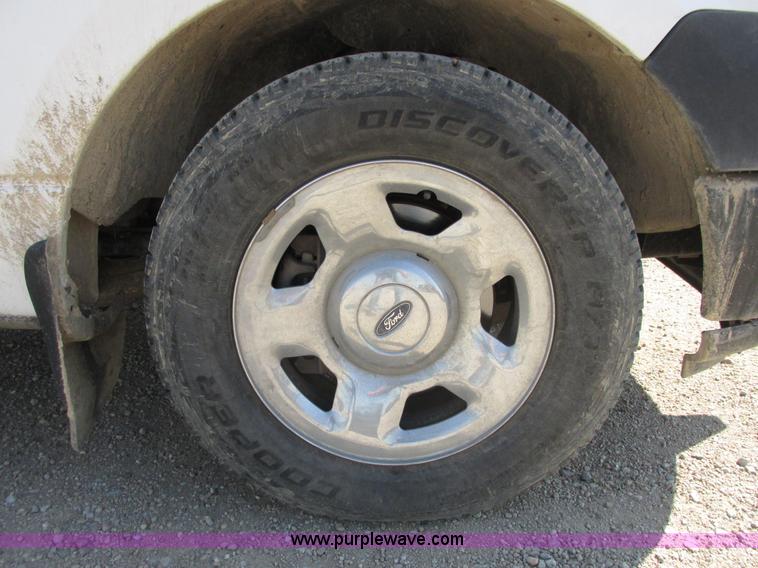 image for item I9749 2006 Ford F150 XL pickup truck