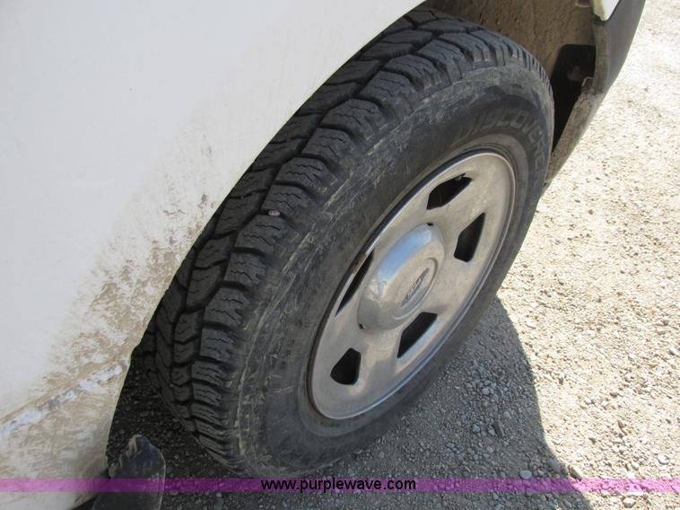 image for item I9749 2006 Ford F150 XL pickup truck