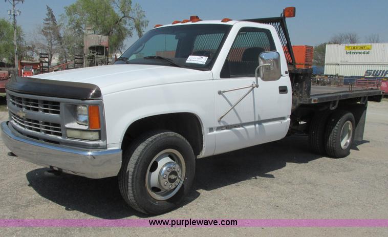 image for item I9750 1998 Chevrolet Cheyenne 3500 flatbed pickup truck