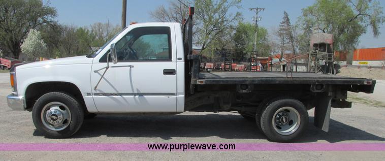 image for item I9750 1998 Chevrolet Cheyenne 3500 flatbed pickup truck