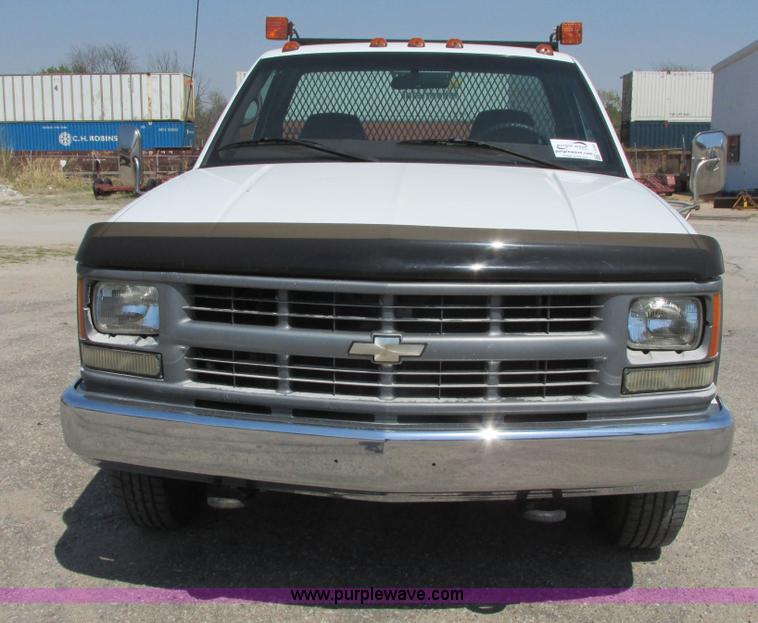 image for item I9750 1998 Chevrolet Cheyenne 3500 flatbed pickup truck