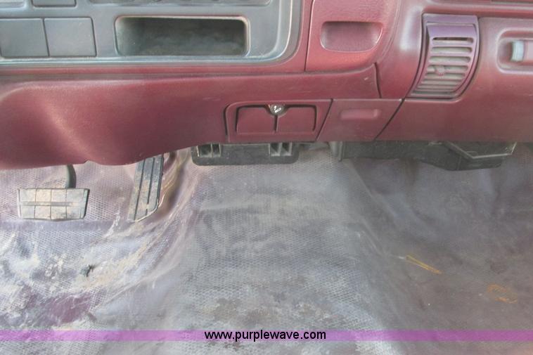 image for item I9750 1998 Chevrolet Cheyenne 3500 flatbed pickup truck