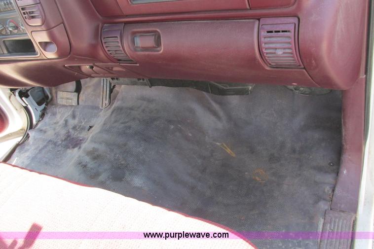 image for item I9750 1998 Chevrolet Cheyenne 3500 flatbed pickup truck