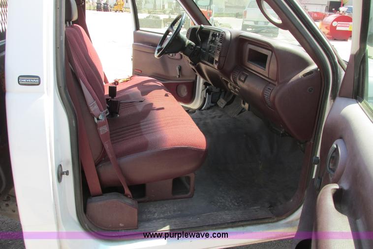 image for item I9750 1998 Chevrolet Cheyenne 3500 flatbed pickup truck