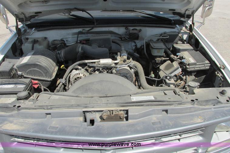 image for item I9750 1998 Chevrolet Cheyenne 3500 flatbed pickup truck